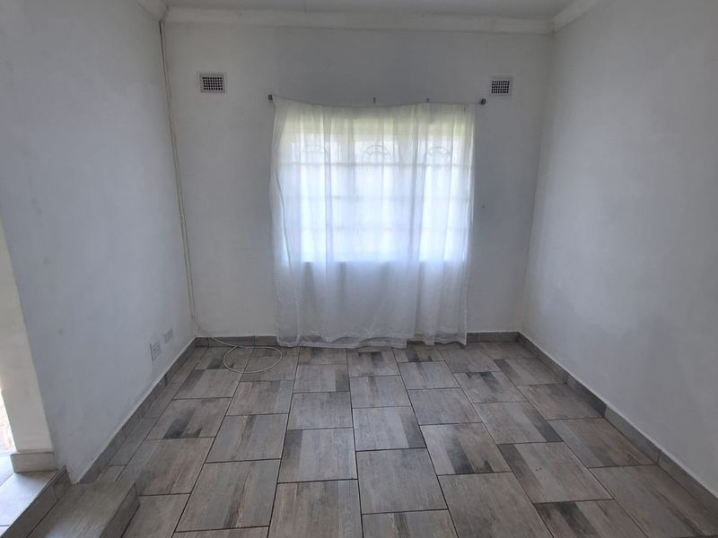Newly Renovated Home - Photo 4