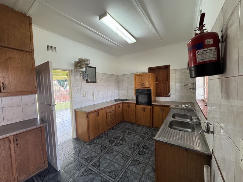 Spacious 3-Bedroom Ensuite Home with Flatlet & Business Potential in Empangeni - Photo 9