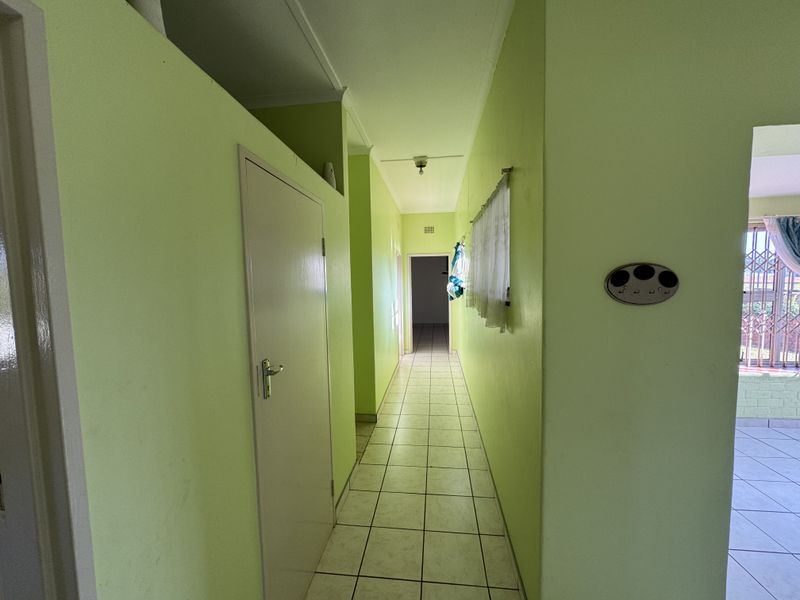 Spacious 3-Bedroom Ensuite Home with Flatlet & Business Potential in Empangeni - Photo 2