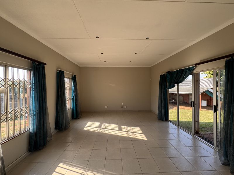 Spacious 3-Bedroom Ensuite Home with Flatlet & Business Potential in Empangeni - Photo 4