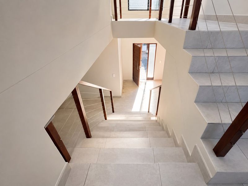 Contemporary Family Living in Dolphin Ridge Estate - Photo 3