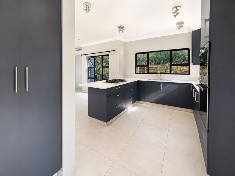 Contemporary Family Living in Dolphin Ridge Estate - Photo 9