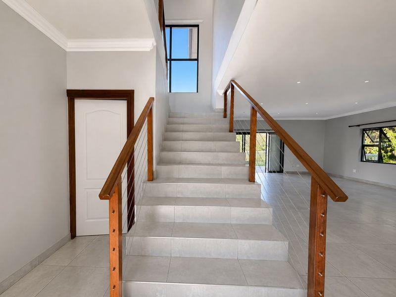 Contemporary Family Living in Dolphin Ridge Estate - Photo 8