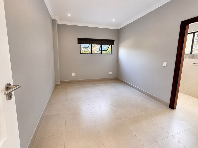 Contemporary Family Living in Dolphin Ridge Estate - Photo 6