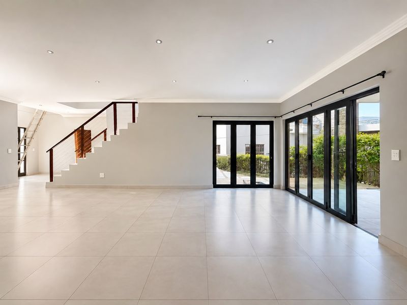Contemporary Family Living in Dolphin Ridge Estate - Photo 4