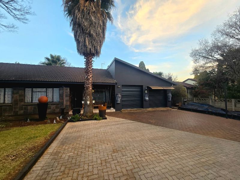 Beautiful maintained family home for sale in Meyerton. - Photo 1