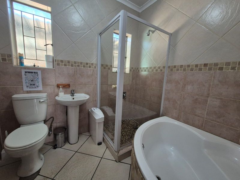 MASSIVE 4 BED FAMILY HOME + SELF-CONTAINED FLAT | OFF-GRID | POOL | 10 FLEXI ROOMS - Photo 7