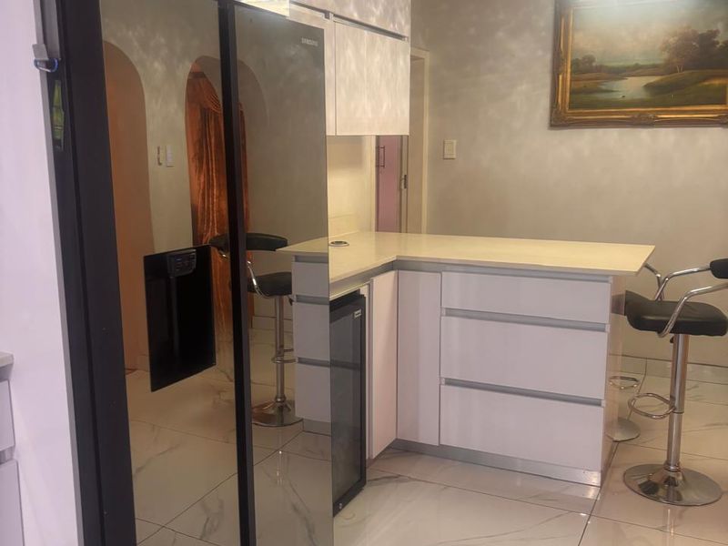 Modern Comfort Meets Convenience – Brackenham Gem with Pool & Flatlet - Photo 3