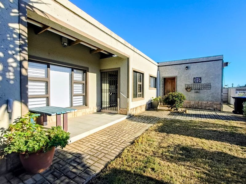 Spacious Family Home in Wavecrest - Photo 1