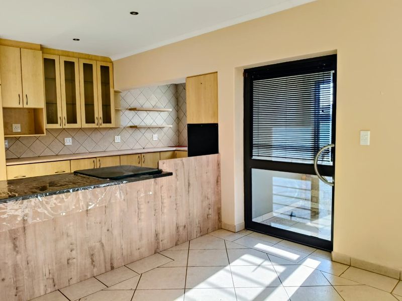 Spacious Family Home in Wavecrest - Photo 4
