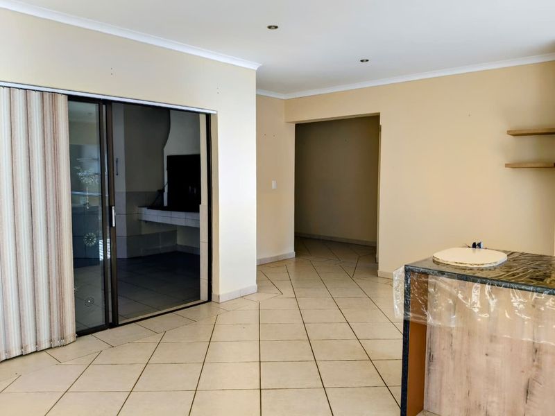 Spacious Family Home in Wavecrest - Photo 10