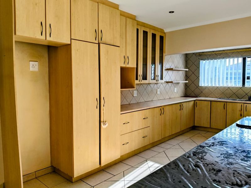Spacious Family Home in Wavecrest - Photo 8