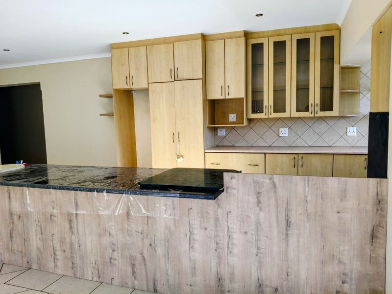 Spacious Family Home in Wavecrest - Photo 7