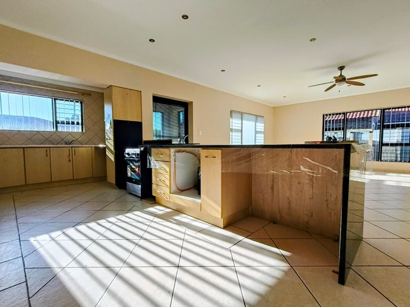Spacious Family Home in Wavecrest - Photo 5