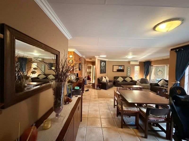 To Let | Spacious 3-Bedroom Family Home with Bachelor Flat & Swimming Pool – Bela-Bela - Photo 9