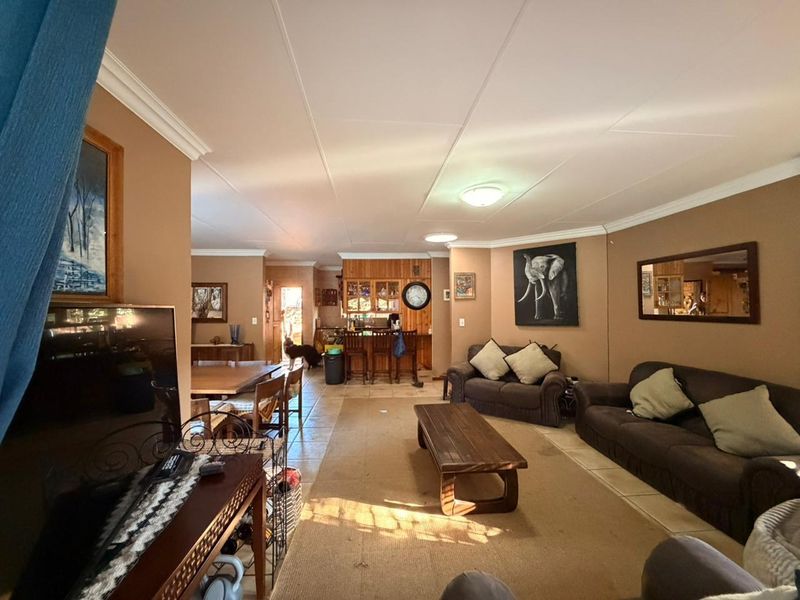 To Let | Spacious 3-Bedroom Family Home with Bachelor Flat & Swimming Pool – Bela-Bela - Photo 6