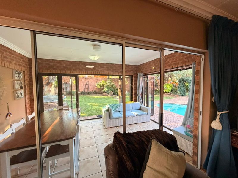 To Let | Spacious 3-Bedroom Family Home with Bachelor Flat & Swimming Pool – Bela-Bela - Photo 5