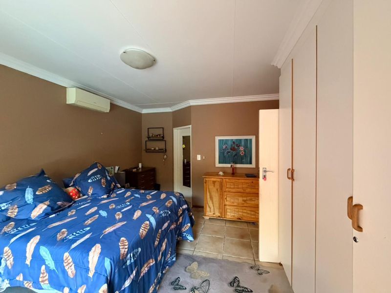 To Let | Spacious 3-Bedroom Family Home with Bachelor Flat & Swimming Pool – Bela-Bela - Photo 4
