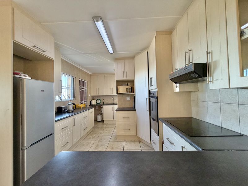 3 Bedroom House for sale in Eden Glen Retirement illge - Photo 5