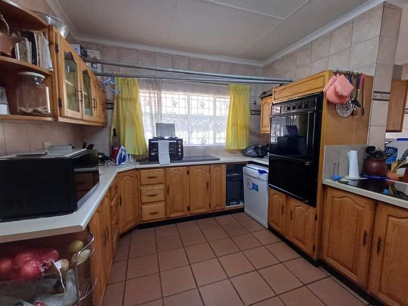 Perfect Property For An Amazing Price in SE 6 - Photo 3