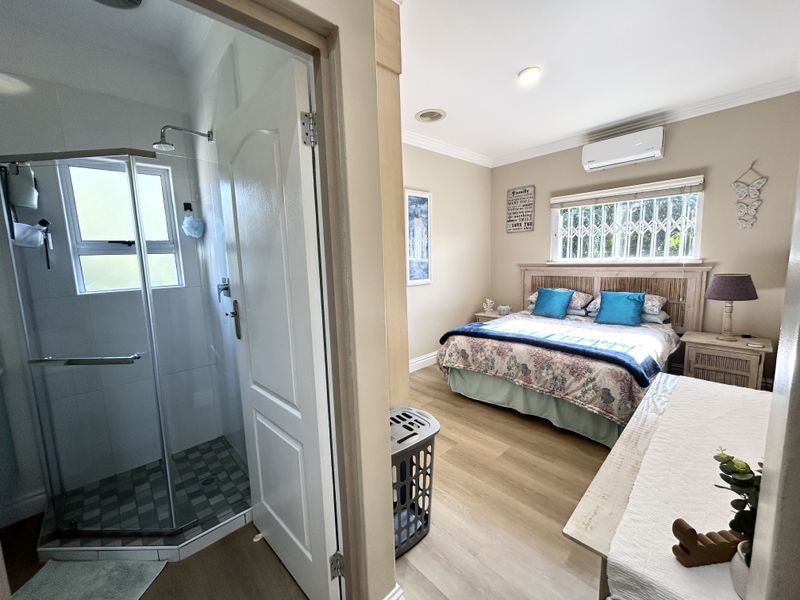 Spacious Coastal Penthouse - Photo 9