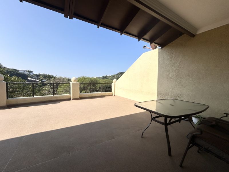 Spacious Coastal Penthouse - Photo 2