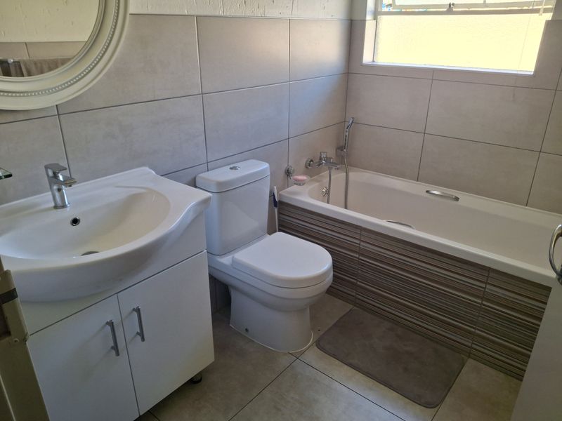 4 Bedroom House for Sale in Ravenswood, Boksburg - Photo 9