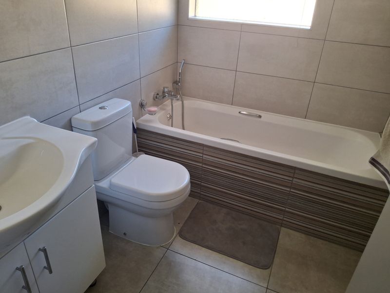 4 Bedroom House for Sale in Ravenswood, Boksburg - Photo 10