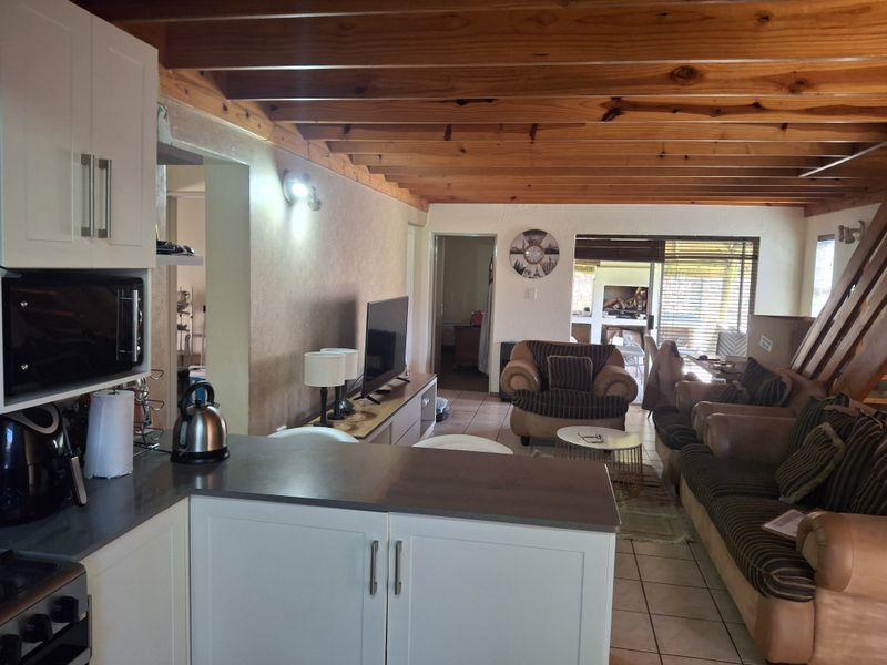 4 Bedroom House for Sale in Ravenswood, Boksburg - Photo 5