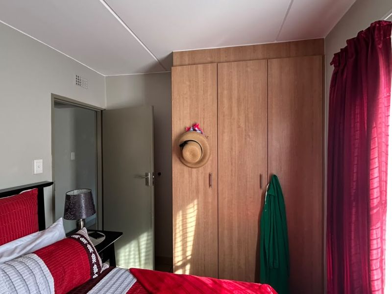 This stylish two-bedroom apartment in Route 82 Security Estate, Alveda - Photo 9