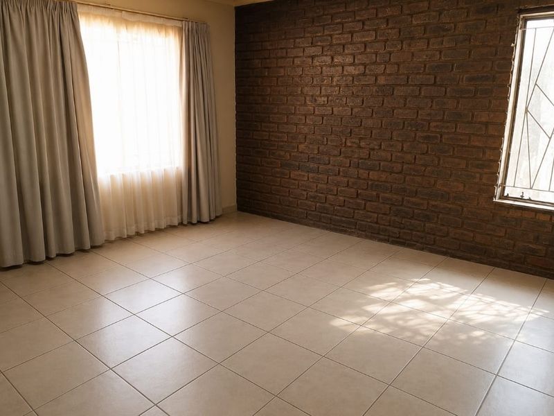5 DWELLINGS,  TWO WORKSHOPS - RENTAL income R23 500 - Photo 9