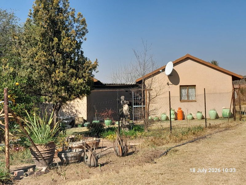 5 DWELLINGS,  TWO WORKSHOPS - RENTAL income R23 500 - Photo 6
