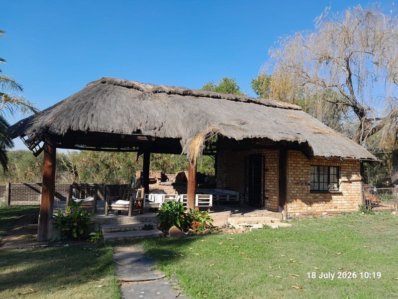 5 DWELLINGS,  TWO WORKSHOPS - RENTAL income R23 500 - Photo 7