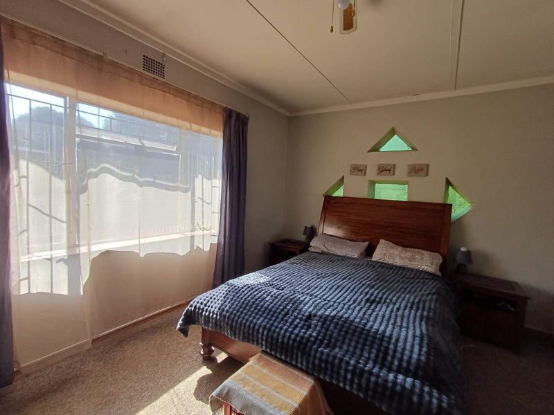 Neat As A Pin Property With A Big Yard Space. - Photo 10