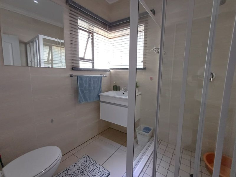 Beautiful Full Title Townhouse For Sale In SE 3. - Photo 10
