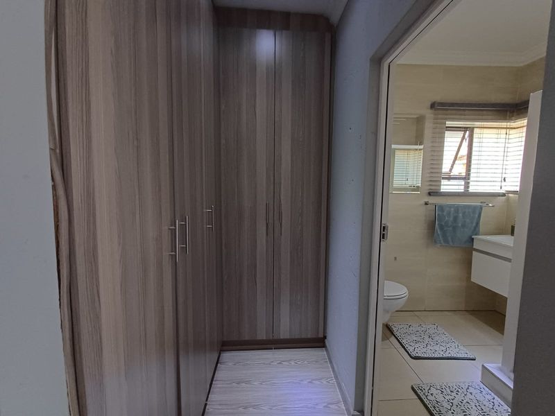 Beautiful Full Title Townhouse For Sale In SE 3. - Photo 6