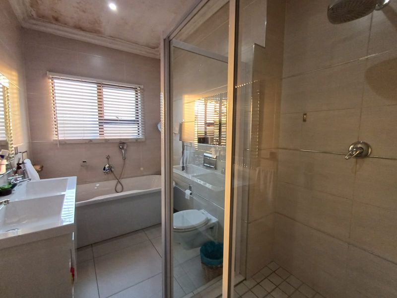 Beautiful Full Title Townhouse For Sale In SE 3. - Photo 4