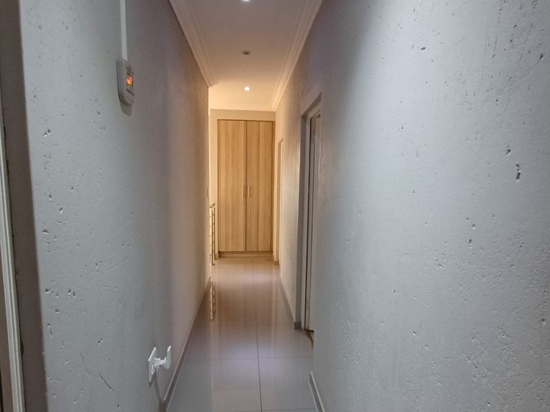 Beautiful Full Title Townhouse For Sale In SE 3. - Photo 5