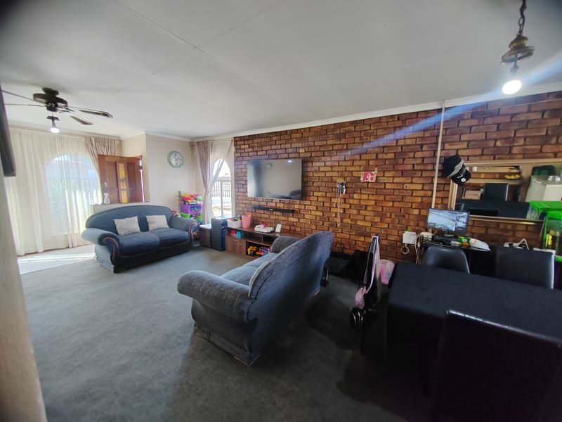 Charming Family Home with Endless Potential in Sought-After Dalpark Ext 9, Brakpan - Photo 9