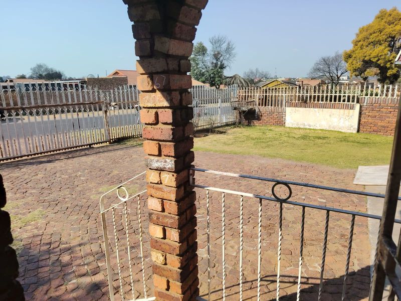 Charming Family Home with Endless Potential in Sought-After Dalpark Ext 9, Brakpan - Photo 4