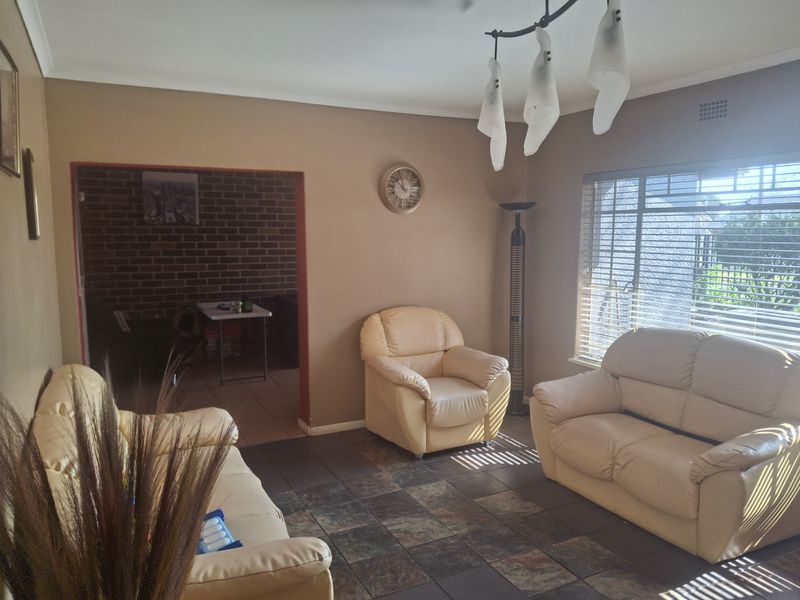 Spacious Family Home with Pool in Prime Klippoortjie Location! - Photo 5
