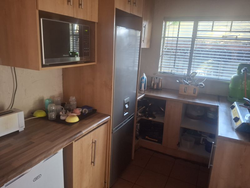 Spacious Family Home with Pool in Prime Klippoortjie Location! - Photo 9
