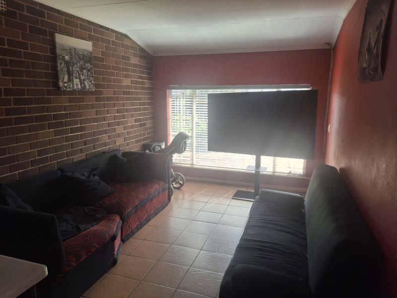 Spacious Family Home with Pool in Prime Klippoortjie Location! - Photo 6