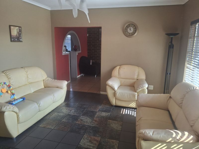 Spacious Family Home with Pool in Prime Klippoortjie Location! - Photo 3