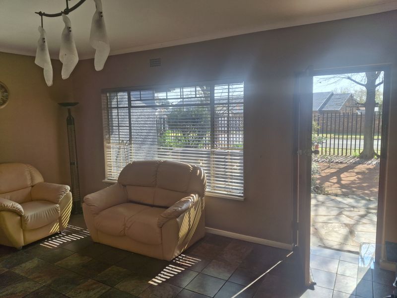 Spacious Family Home with Pool in Prime Klippoortjie Location! - Photo 4