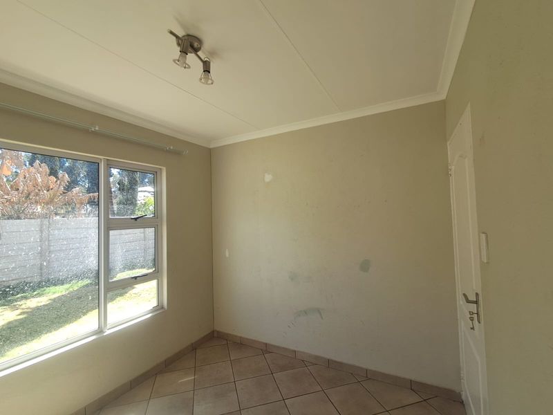 Modern Living in Brenthurst - Photo 10