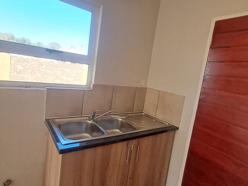 Modern Living in Brenthurst - Photo 7