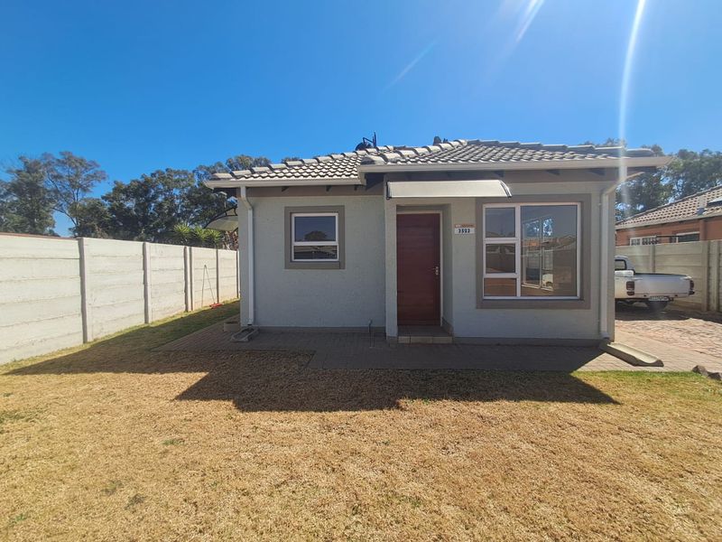 Modern Living in Brenthurst - Photo 2