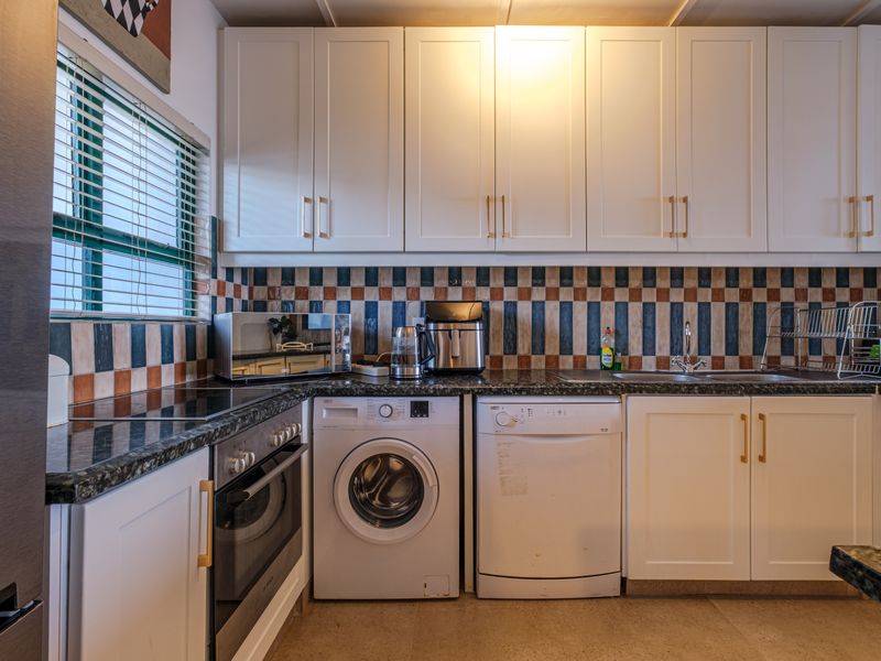 Modern 3 Bedroom Sea View Apartment for Sale in Santorini, Ballito - Photo 5
