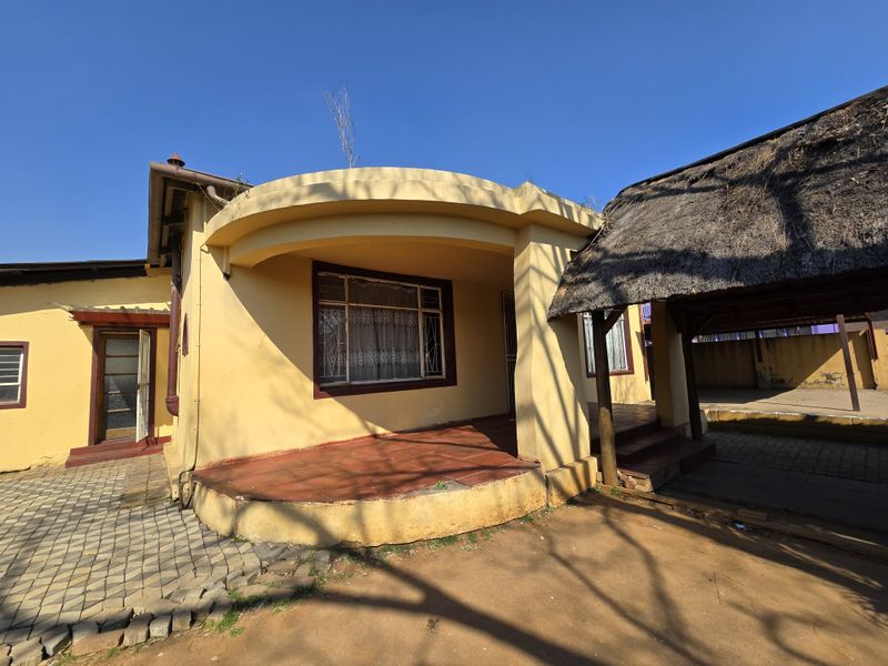 Exceptional Investment Opportunity – Two 3-Bedroom Homes on One Stand - Photo 1